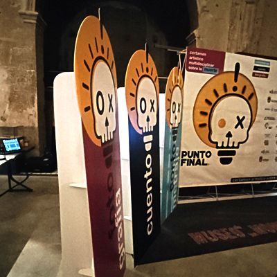 Expositores de cartón, expositor con peana